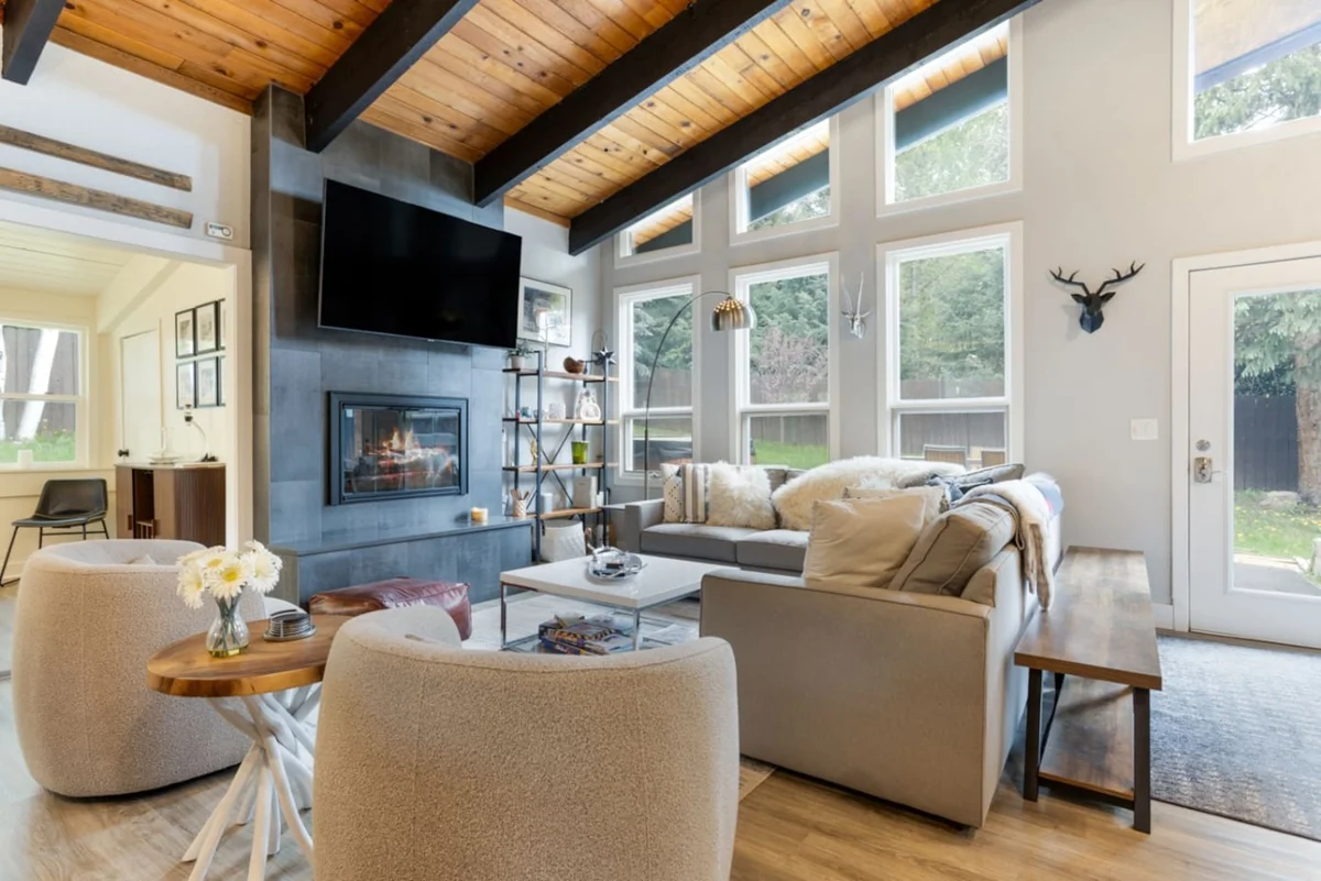 West Vail Home - Hot Tub, Fireplace & Steps to Bus #27