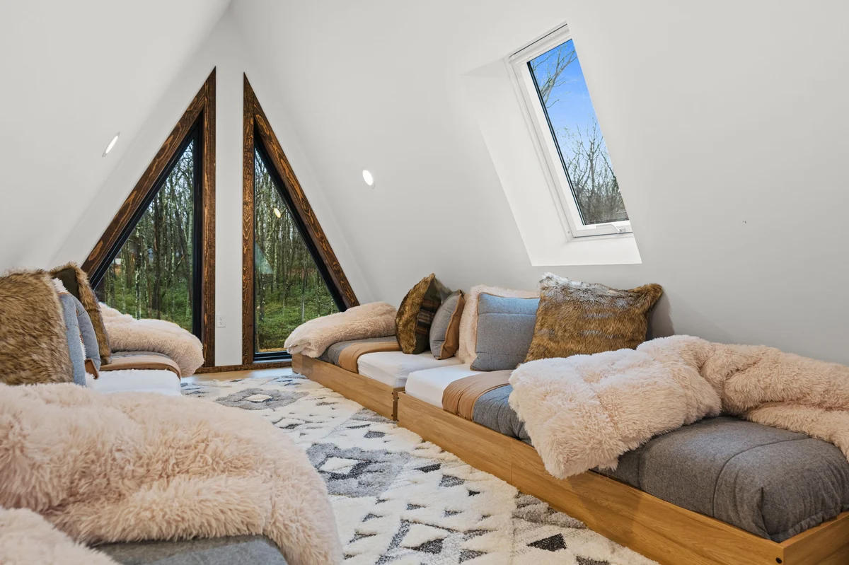 Home in New York property photo 3