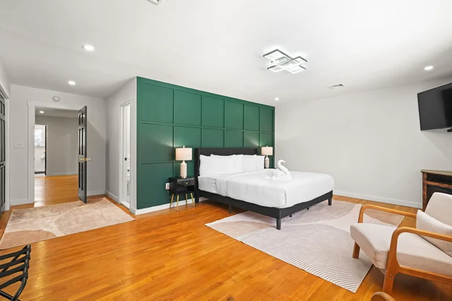 Bedroom 1 image 1