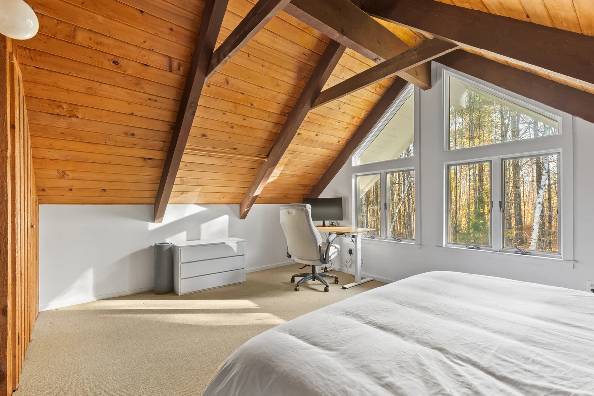 Queen Bedroom image 1