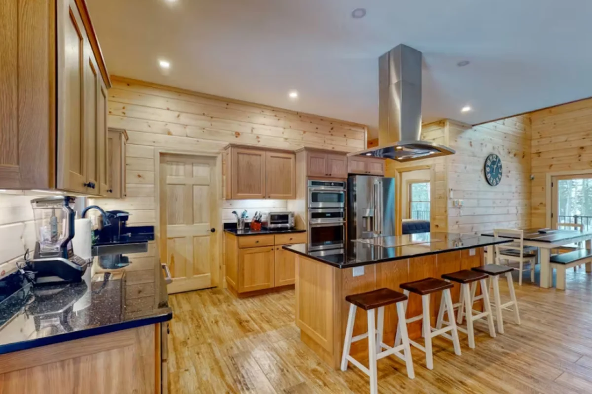 Home in Beaver Cove property photo 3