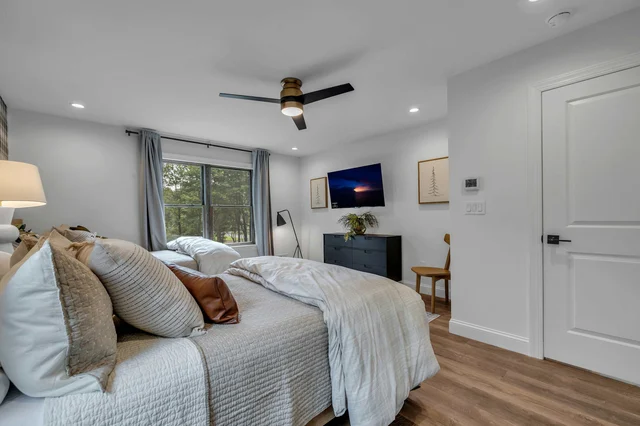 Bedroom image 1