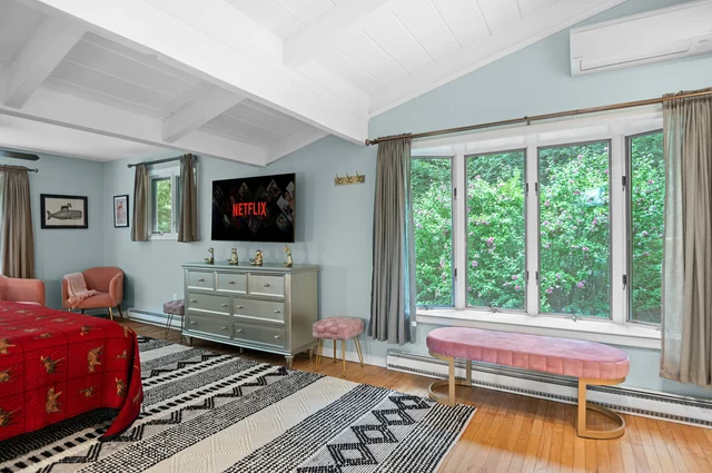 Bedroom image 1