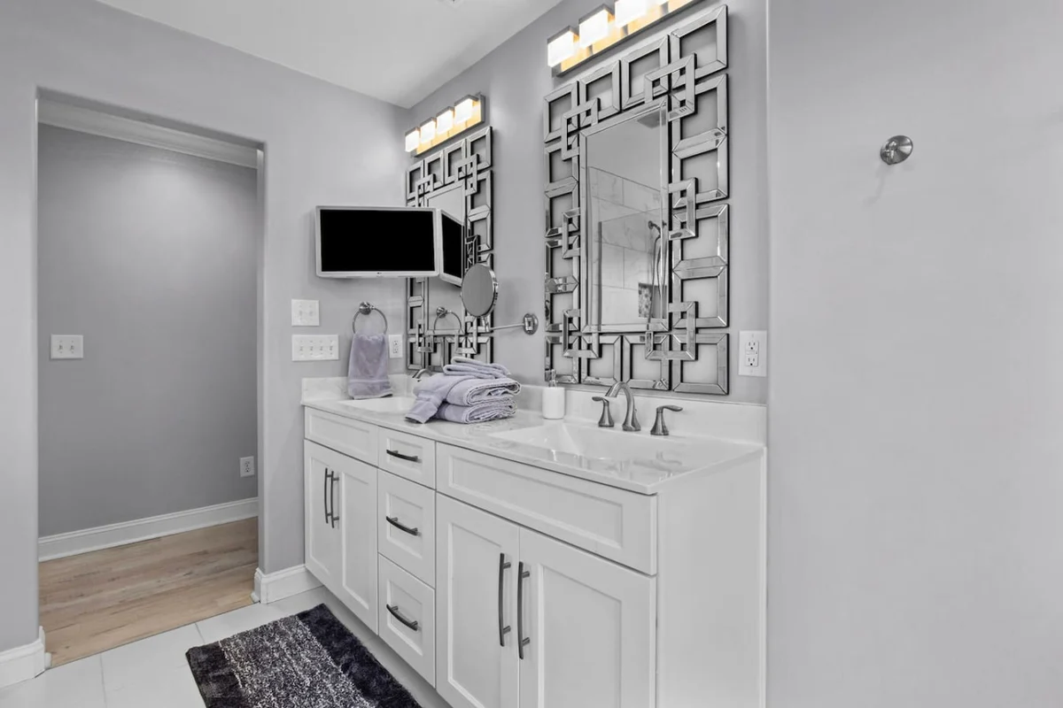 Golf, Fish, Shop! Modern home with Heated Pool, Hot Tub and Elevator #20