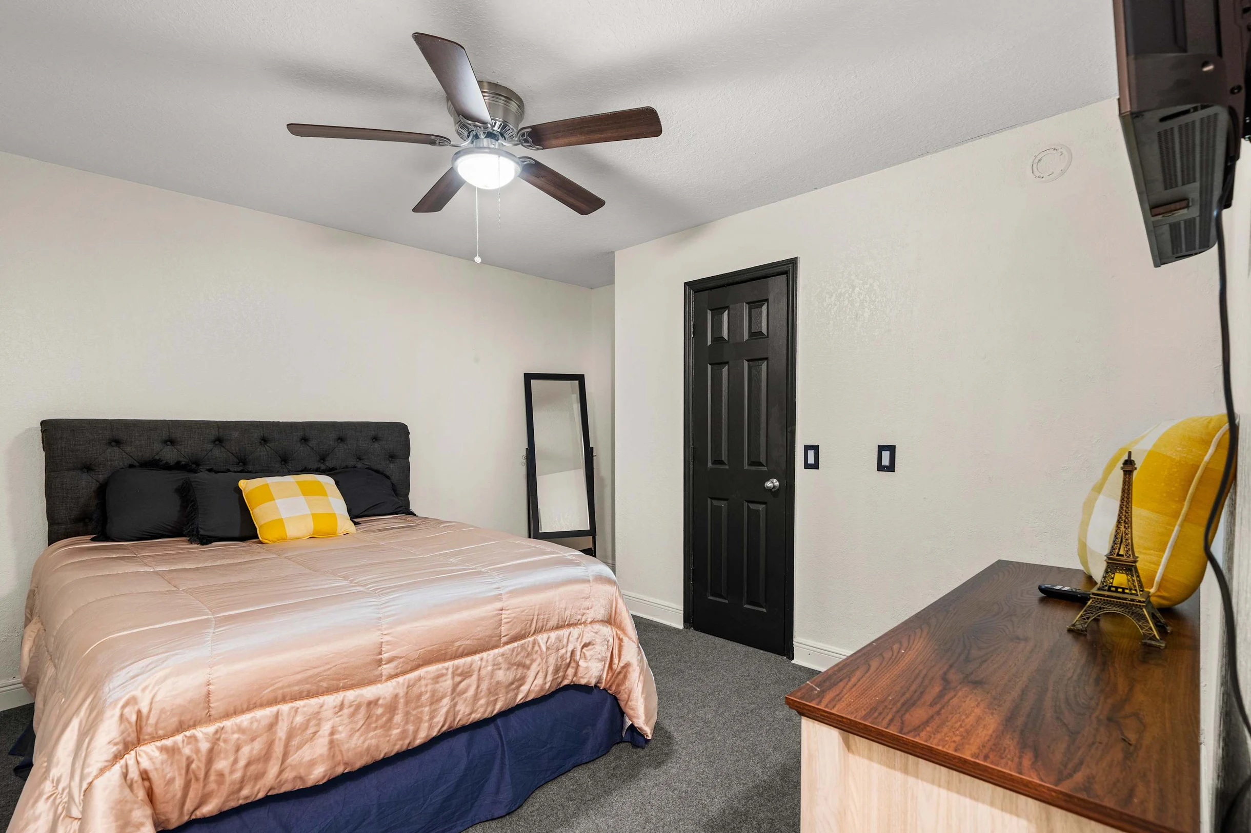 1110 East Lakeshore blvd Upstairs #45