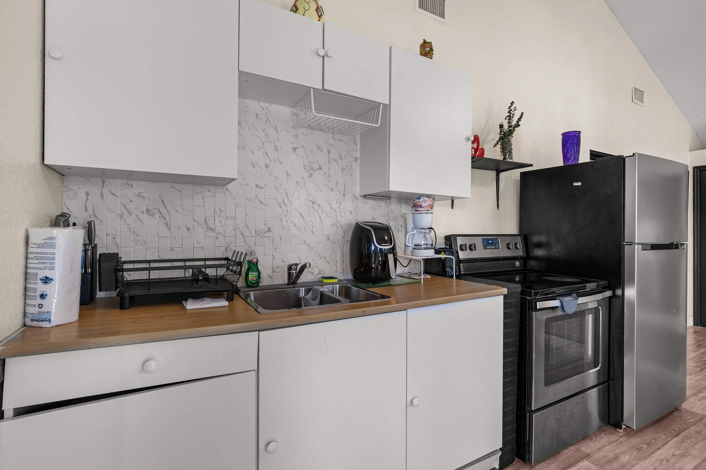 1110 East Lakeshore blvd Upstairs #12
