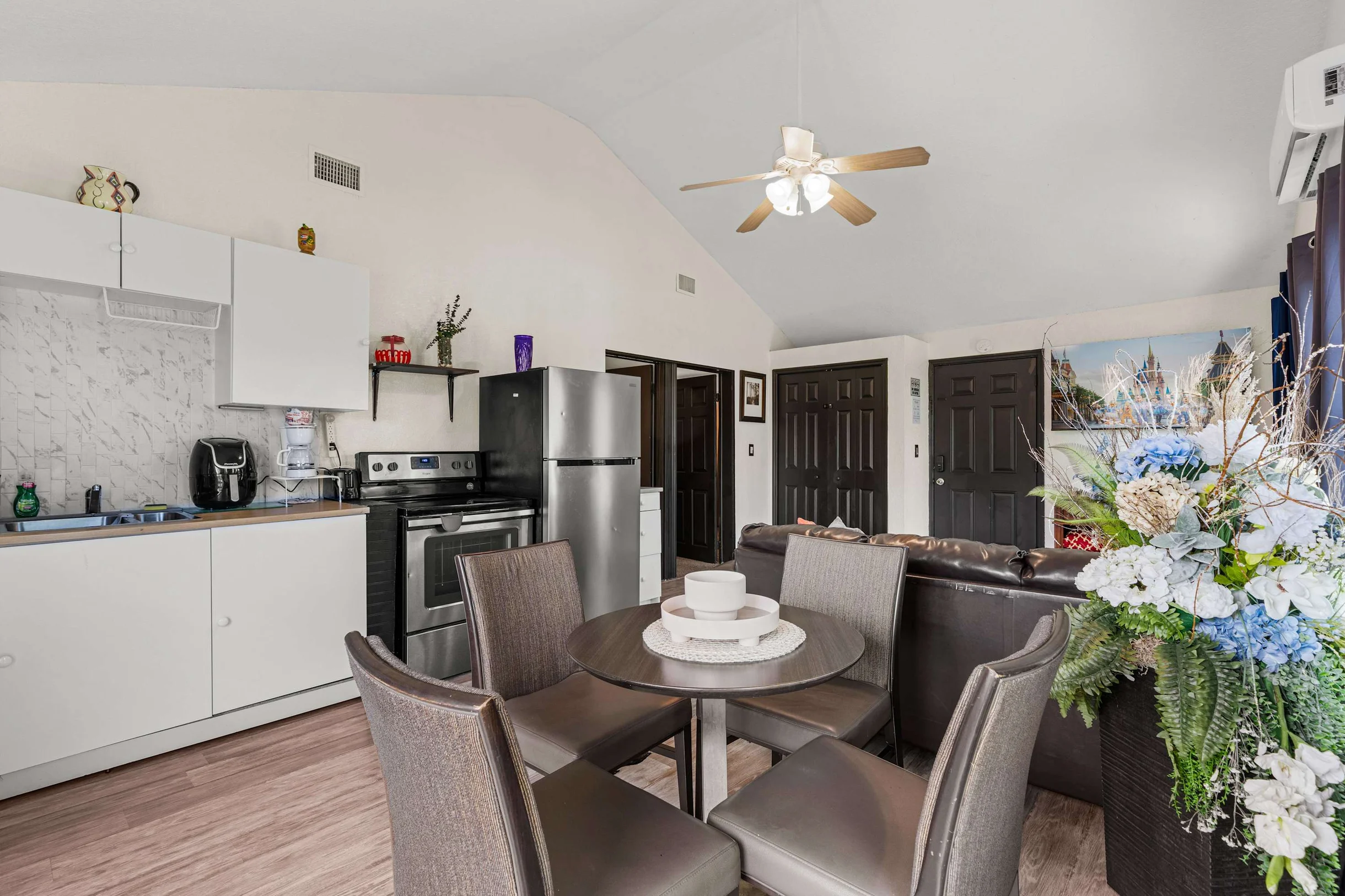 1110 East Lakeshore blvd Upstairs #39