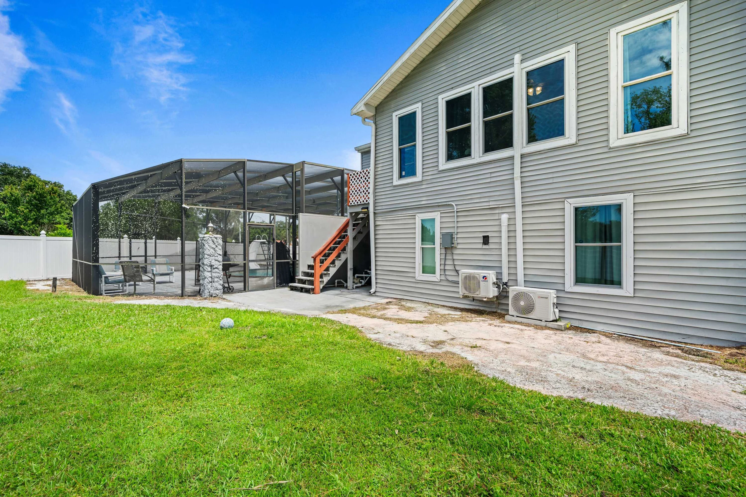 1110 East Lakeshore blvd Upstairs #22