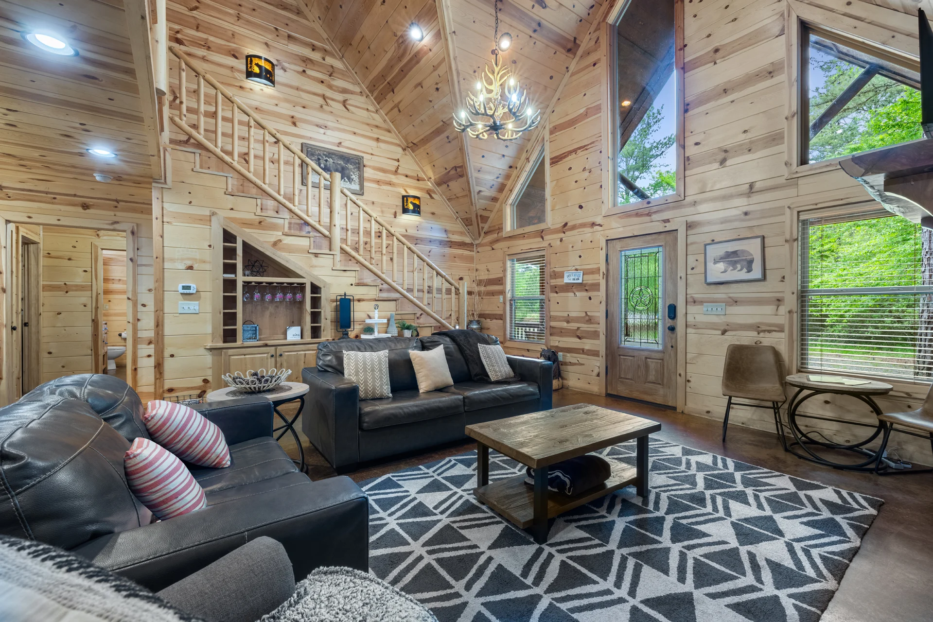 Hi Bear Nation Lodge – 5 Bedroom Vacation Rental in Broken Bow, OK