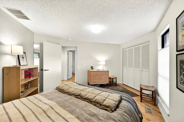 Bedroom 1 image 1