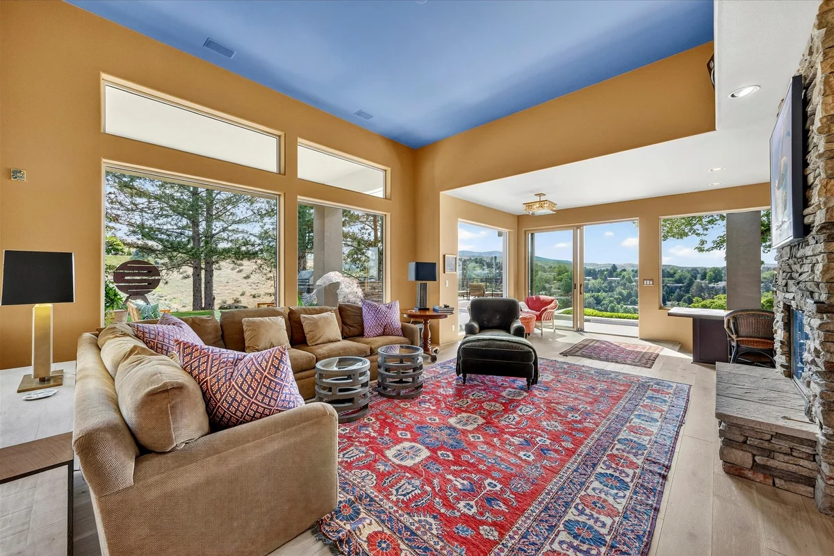 Home in Boise property photo 2