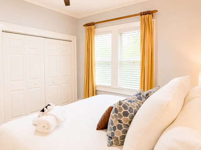 Bedroom 2 image 1
