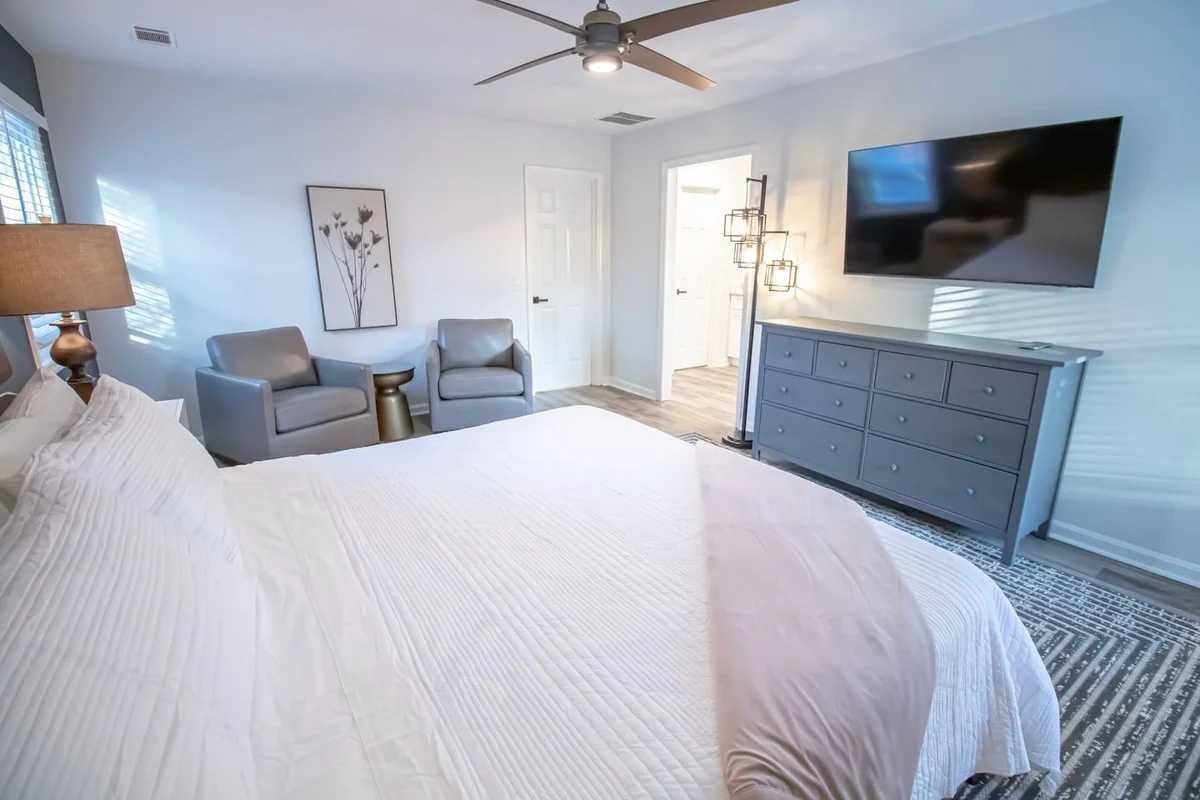 Bedroom 3 image 1