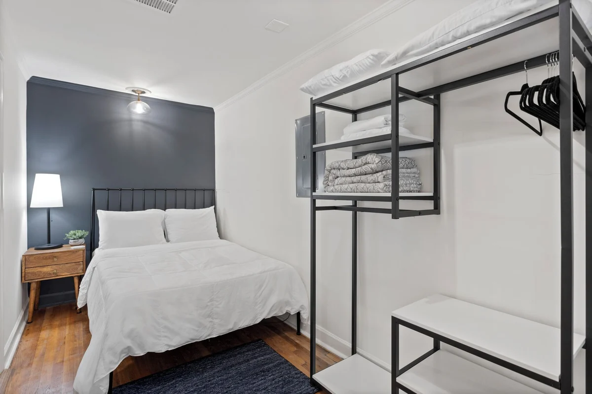 Bedroom 5 image 1
