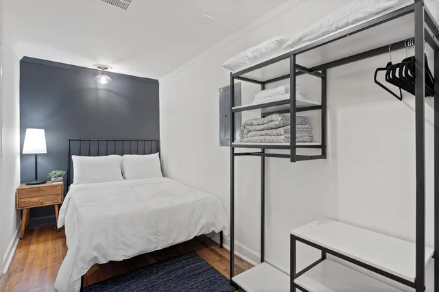 Bedroom 5 image 1