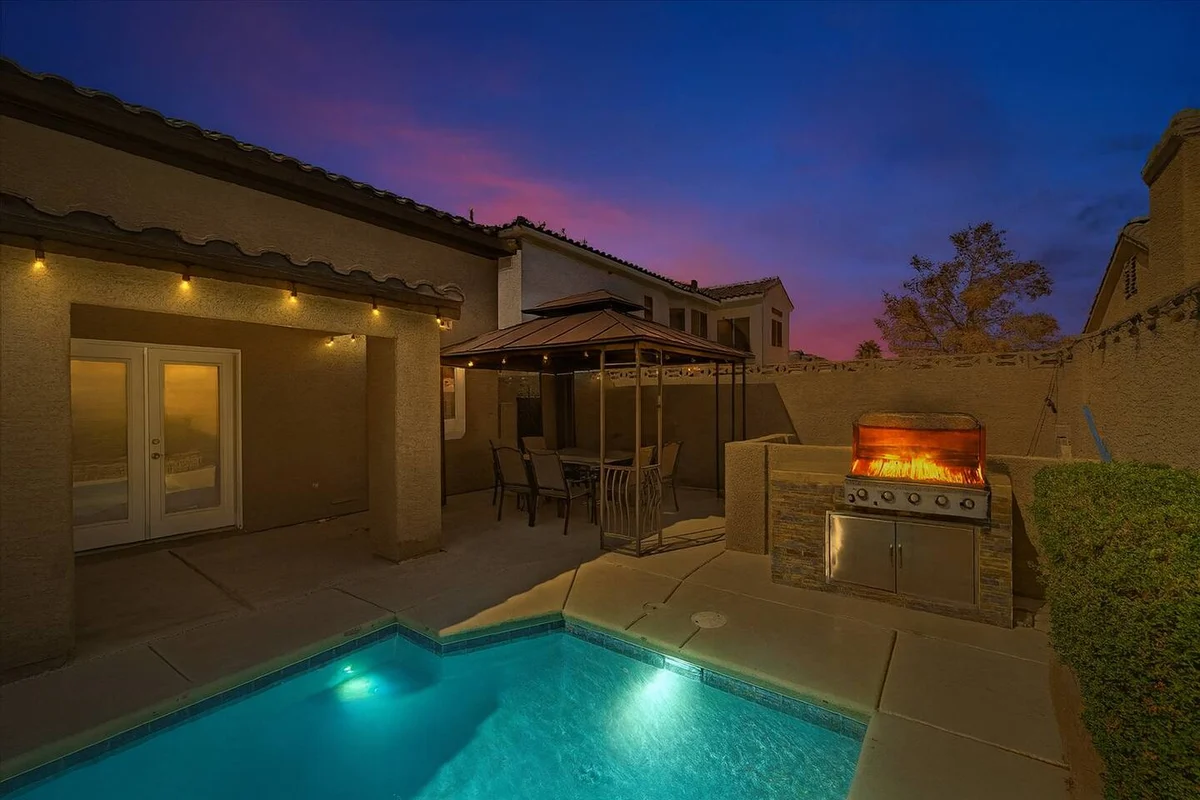 Home in Las Vegas property photo 2