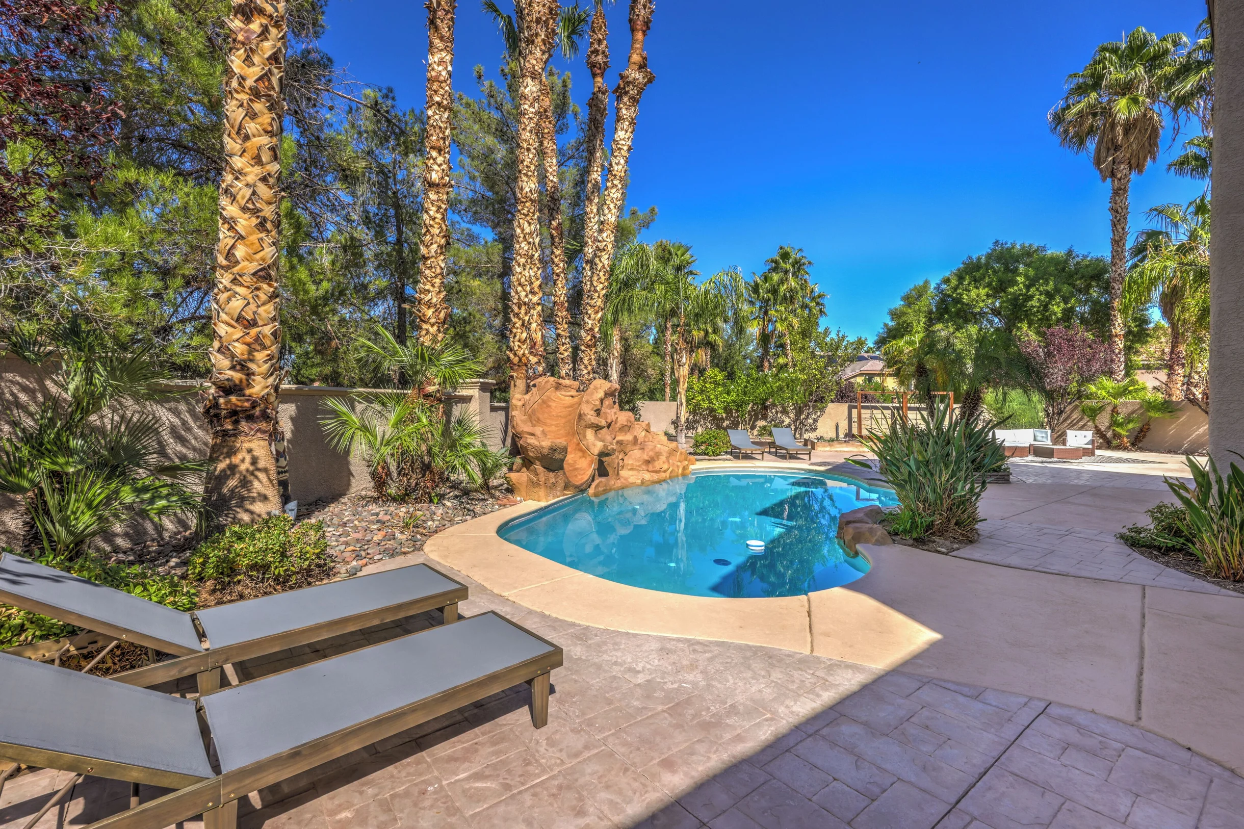 Lux Pool Villa in Green Valley Ranch with Jacuzzi #86