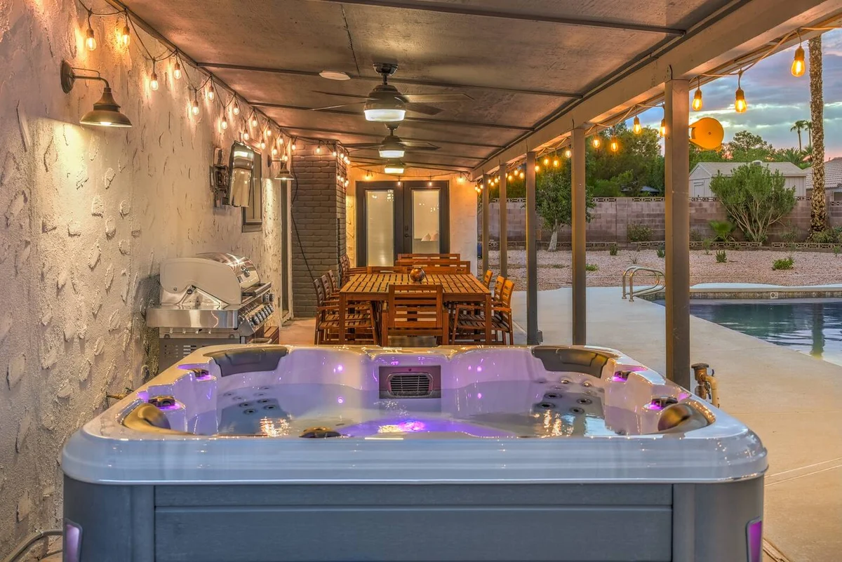 Sexy Modern Vegas. Lux Pool Villa, Sauna, Theater #98