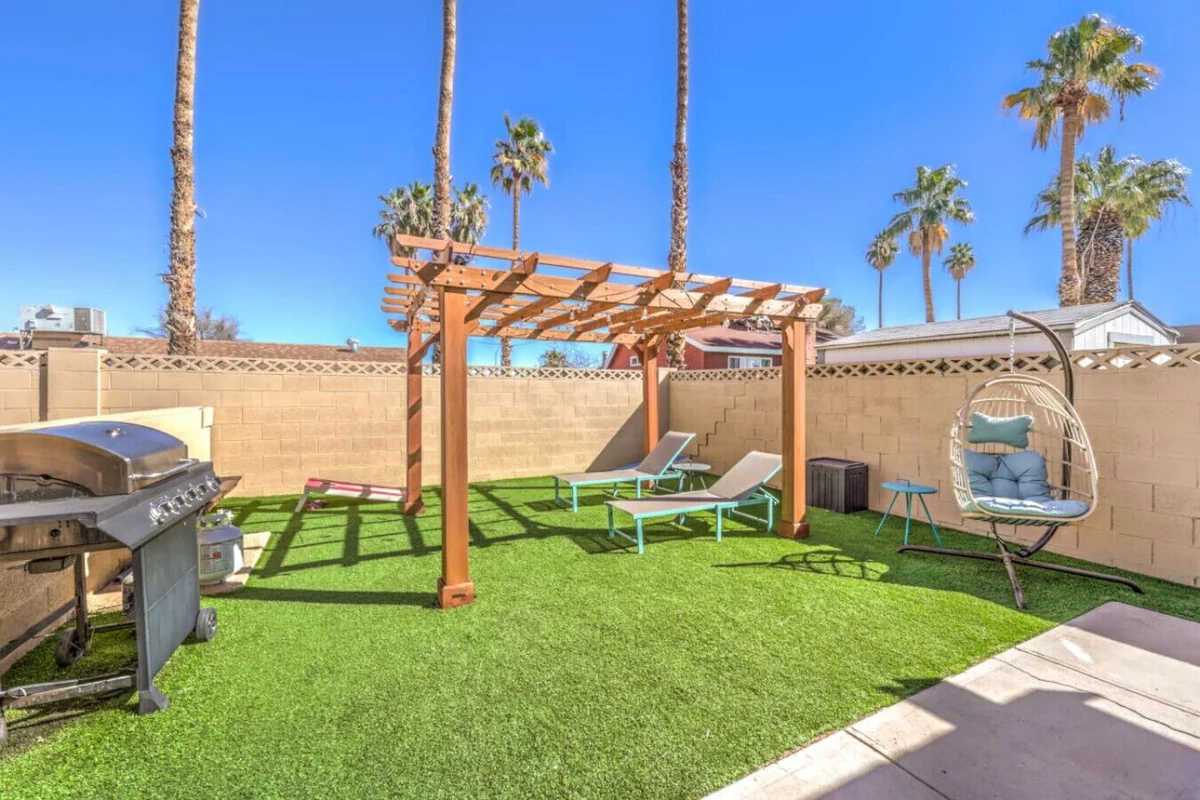 Oasis near STRIP-Lap Pool, Spa, Sauna, Poker, Deck #124