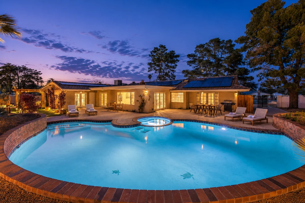 Vegas Strip Pool Villa-4000sf, Spa, Sauna, Theater #137