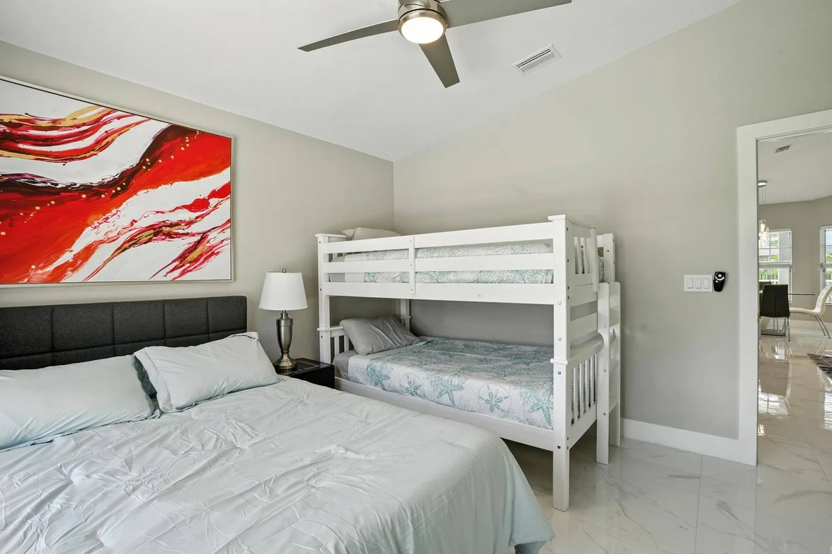 Bedroom 1 image 1