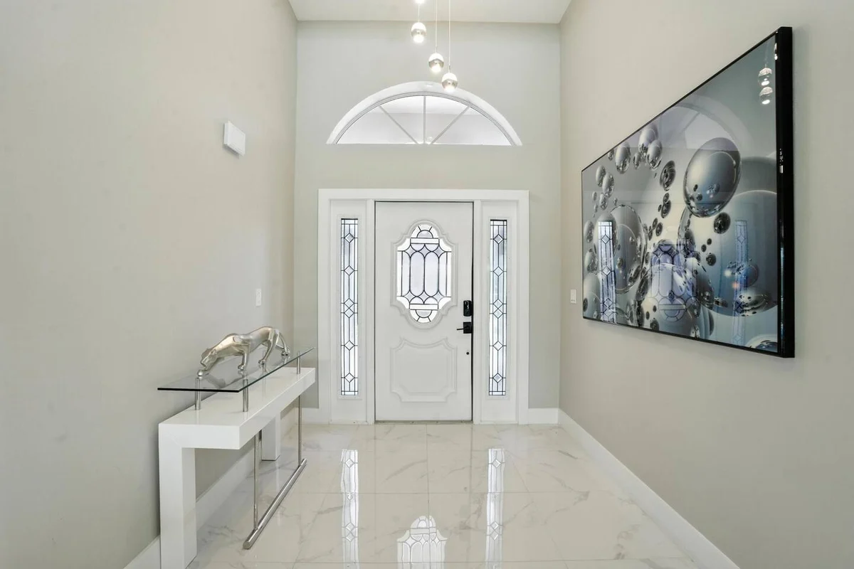 Home in Cape Coral property photo 2