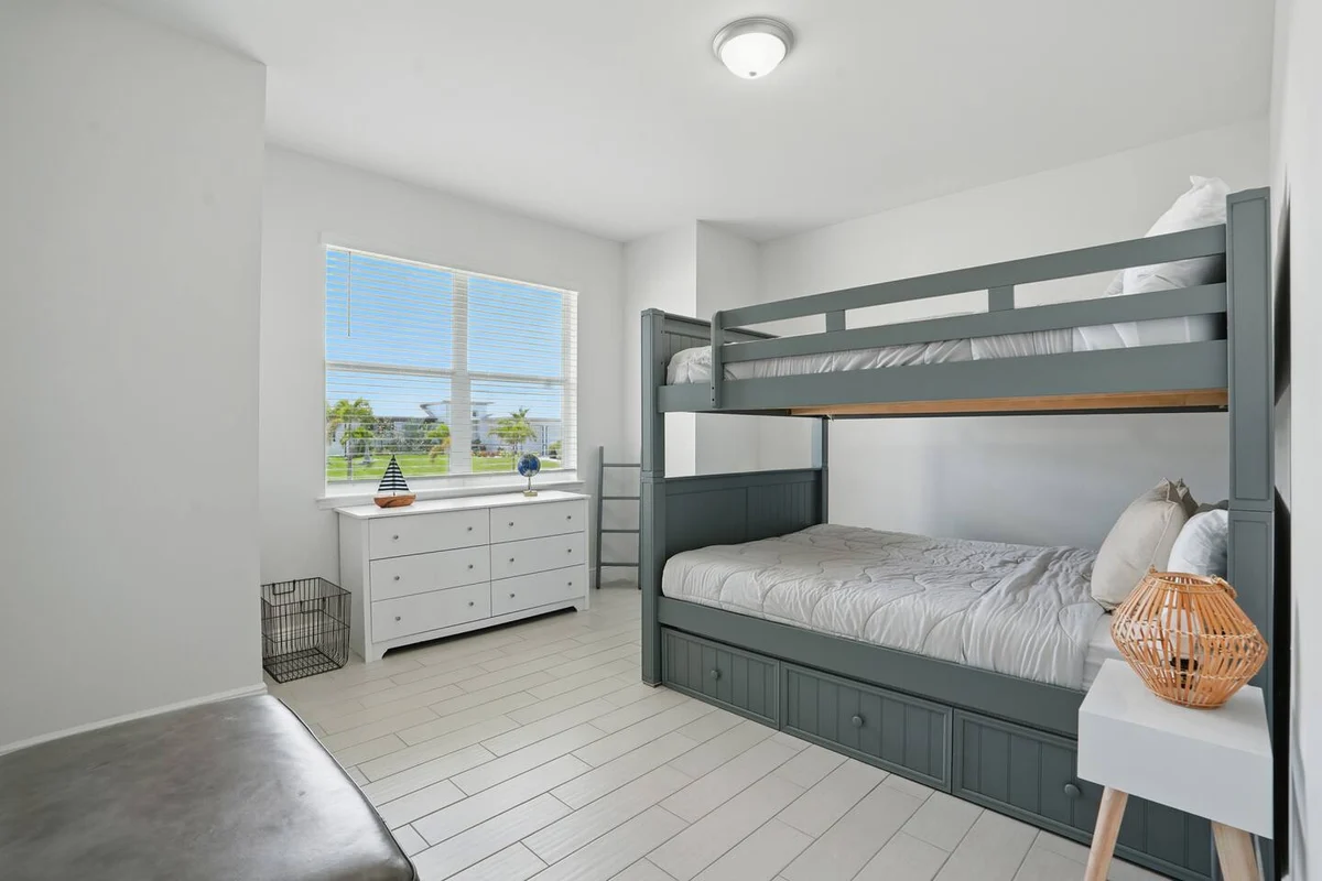 Bedroom 3 image 1