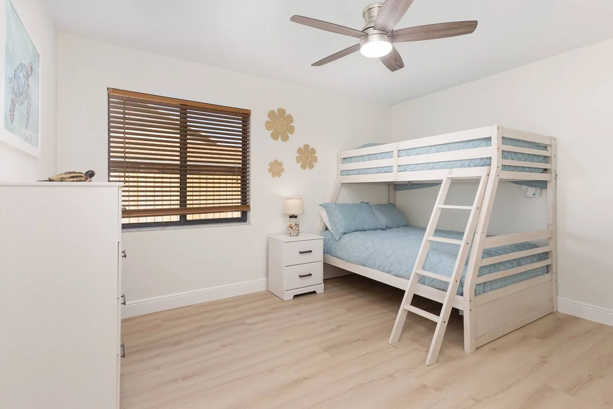 Bedroom 3 image 1