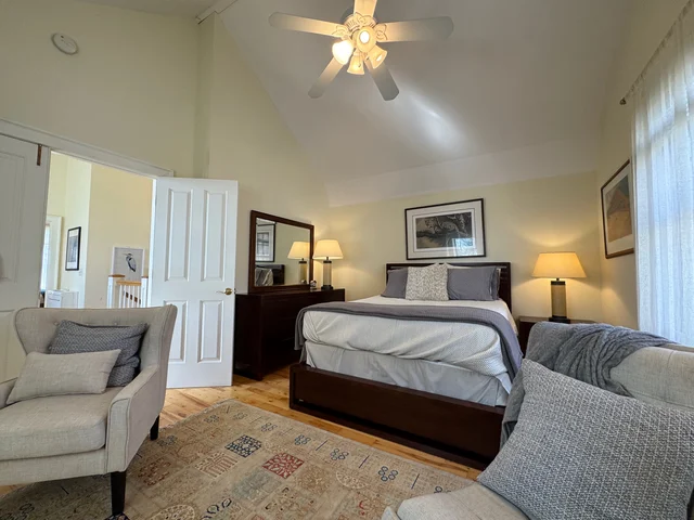 Bedroom 3 image 1