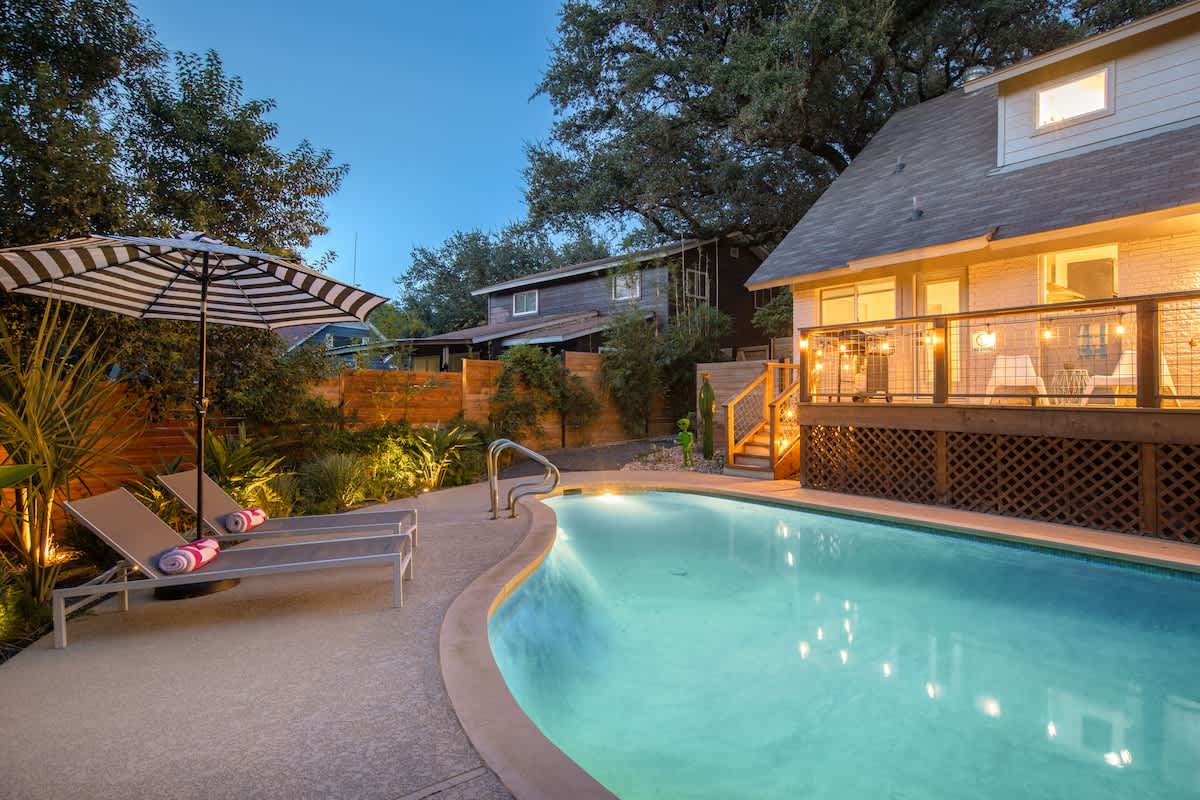 Pool, 2 Miles to Downtown | Bachelorette Favorite #43