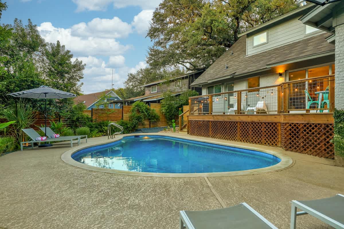 Pool, 2 Miles to Downtown | Bachelorette Favorite #41