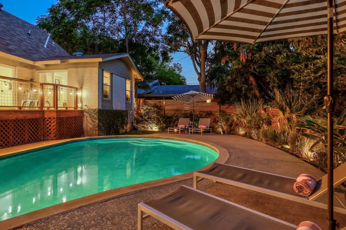 Pool, 2 Miles to Downtown | Bachelorette Favorite #36