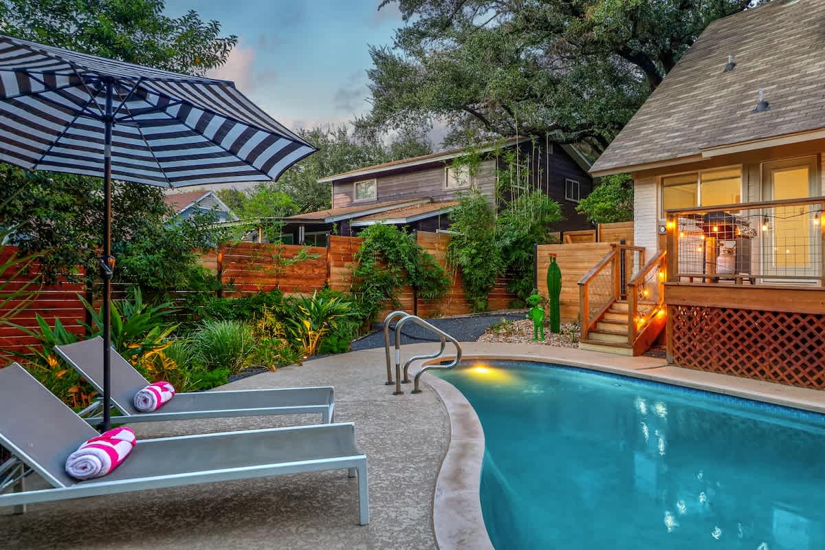 Pool, 2 Miles to Downtown | Bachelorette Favorite #56
