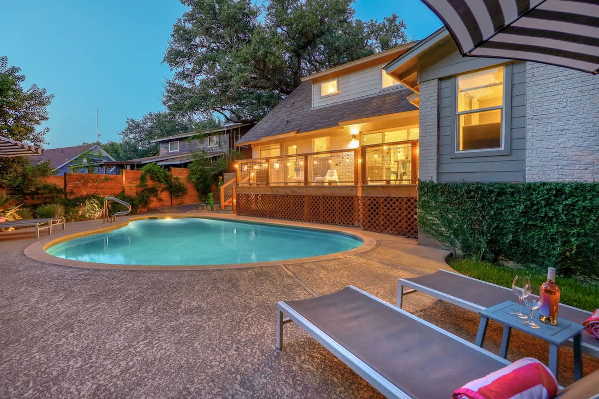 Pool, 2 Miles to Downtown | Bachelorette Favorite #55