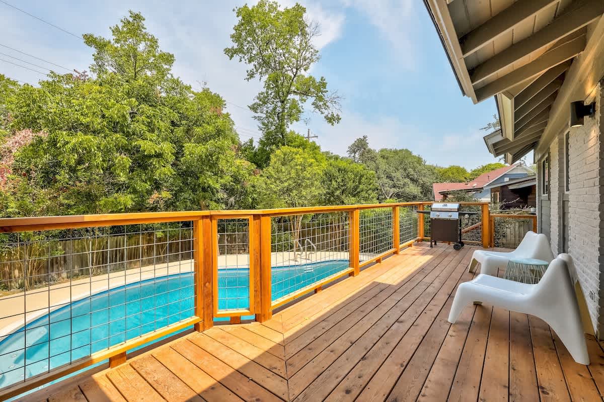Pool, 2 Miles to Downtown | Bachelorette Favorite #32