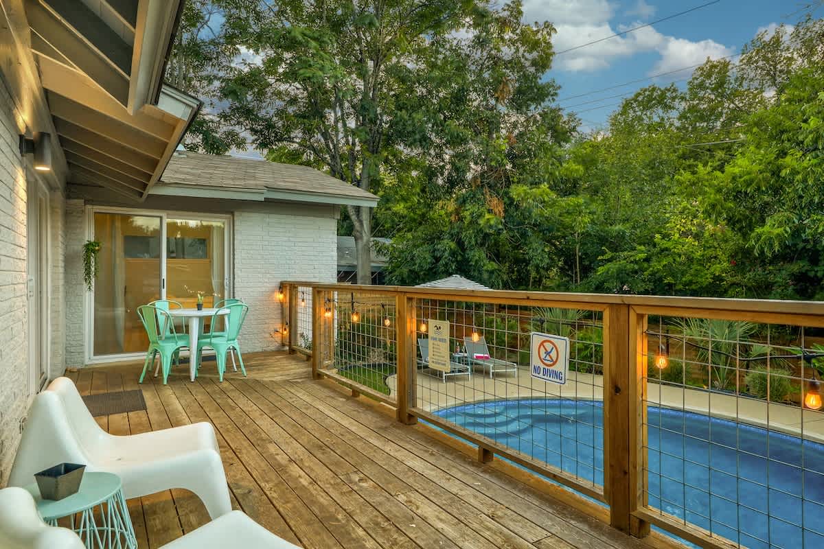 Pool, 2 Miles to Downtown | Bachelorette Favorite #27