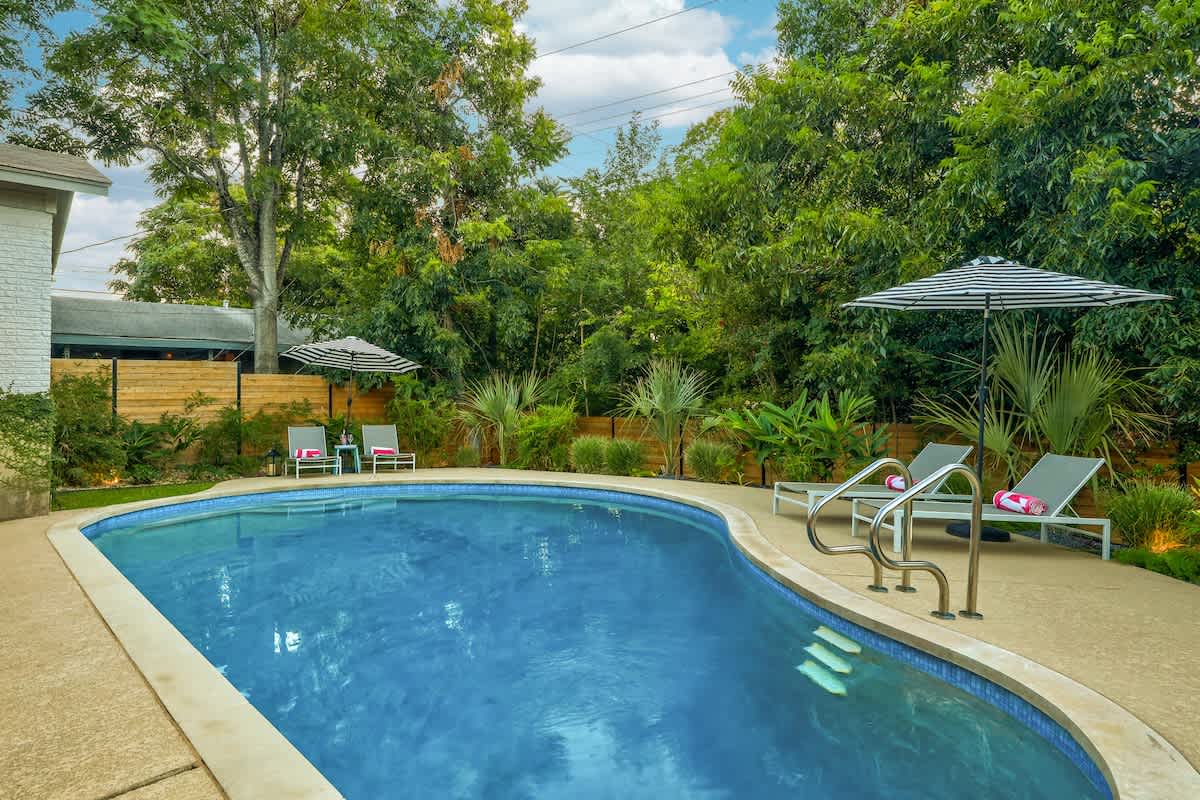 Pool, 2 Miles to Downtown | Bachelorette Favorite #48