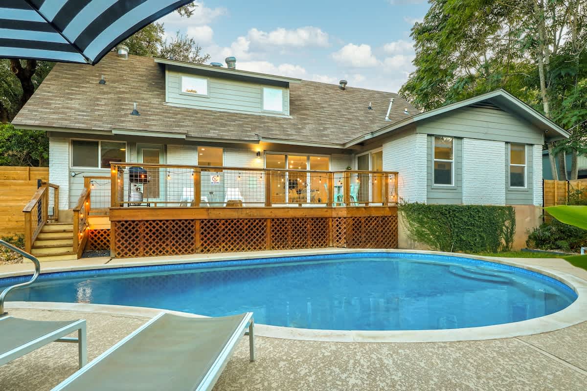 Pool, 2 Miles to Downtown | Bachelorette Favorite #46