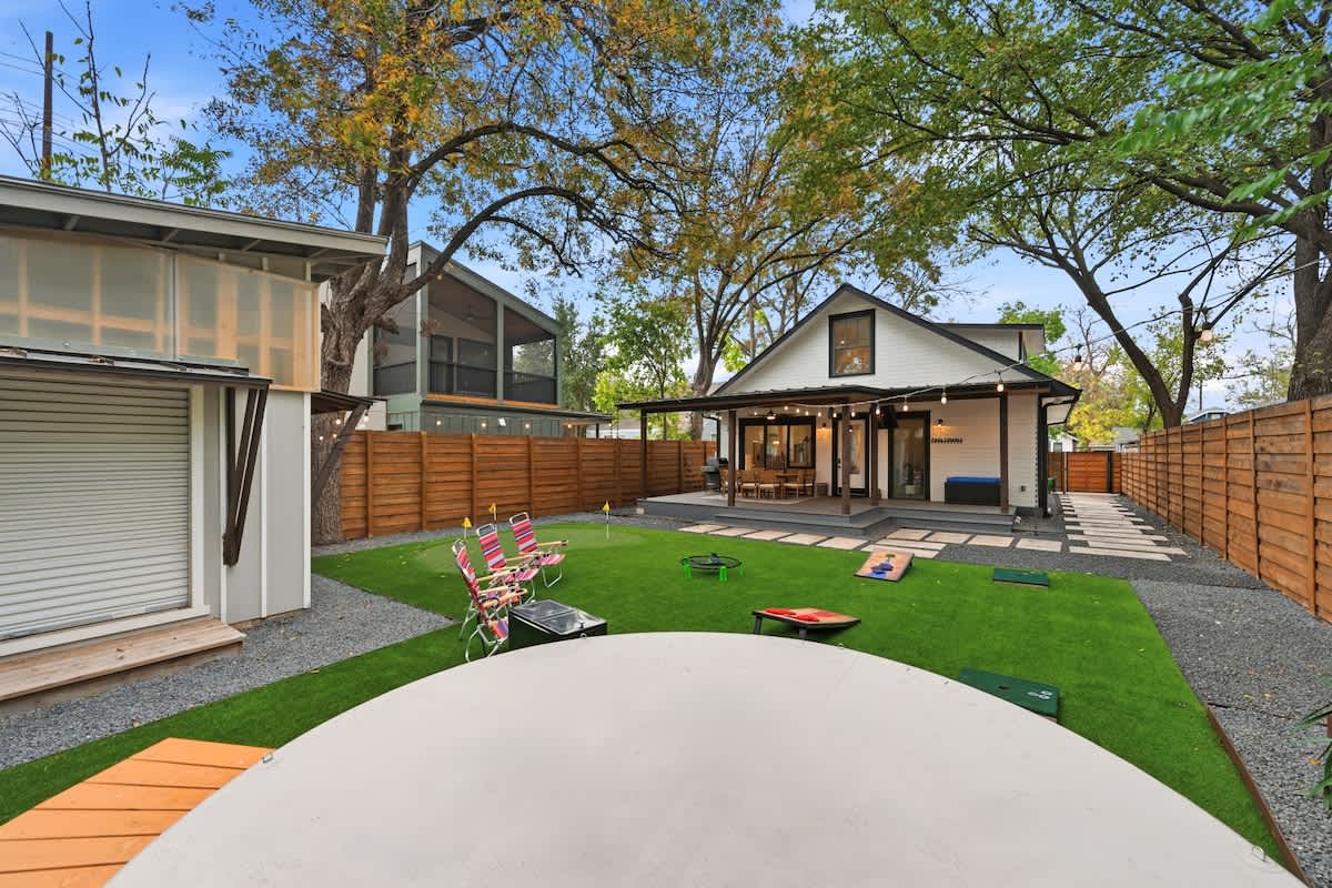 Cowboy Pool, Putting Green - Mins to Downtown #24