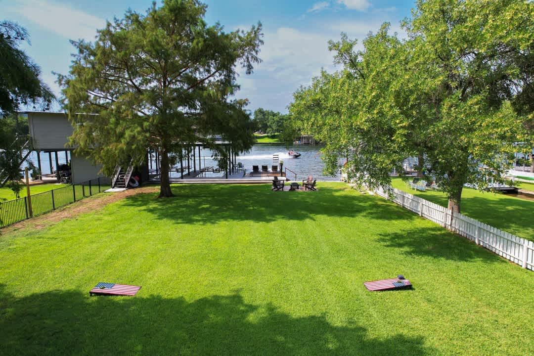 Sleeps 15 | Waterfront Fire Pit, Dock | Lake LBJ