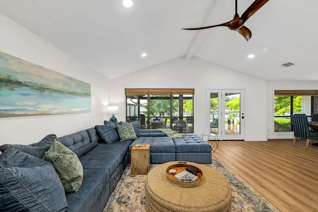 Sleeps 15 | Waterfront Fire Pit, Dock | Lake LBJ #33
