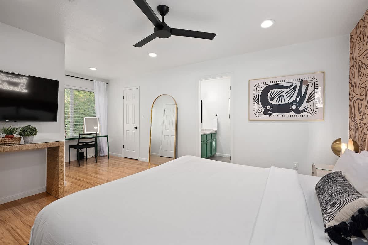 Designer Duplex - Pool, Fire Pit, Backyard Oasis #7