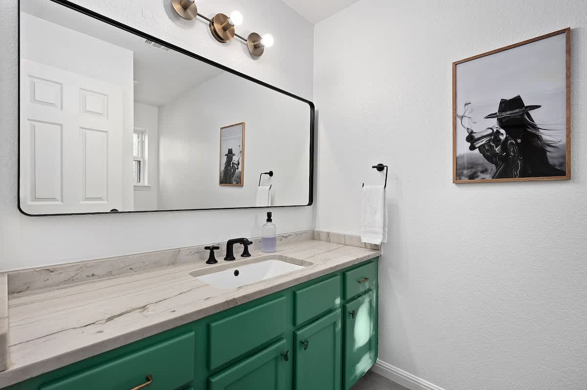 Designer Duplex - Pool, Fire Pit, Backyard Oasis #23