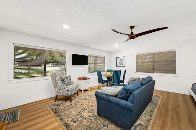 Sleeps 15 | Waterfront Fire Pit, Dock | Lake LBJ #9