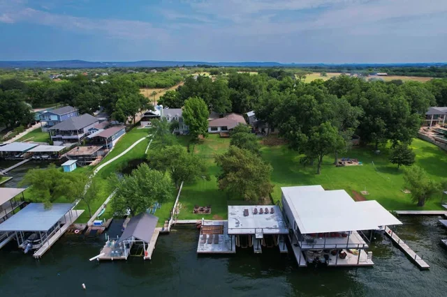 Sleeps 15 | Waterfront Fire Pit, Dock | Lake LBJ #41