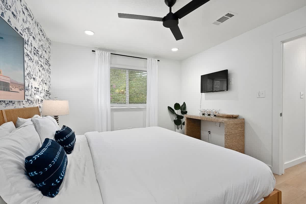 Designer Duplex - Pool, Fire Pit, Backyard Oasis #54