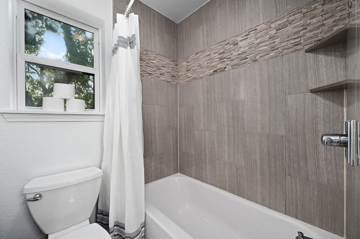 Designer Duplex - Pool, Fire Pit, Backyard Oasis #35