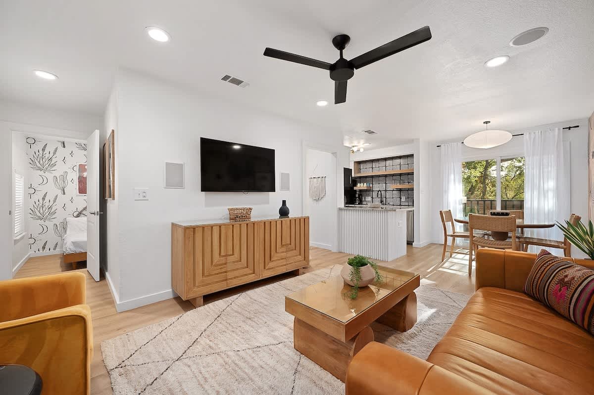 Designer Duplex - Pool, Fire Pit, Backyard Oasis #5