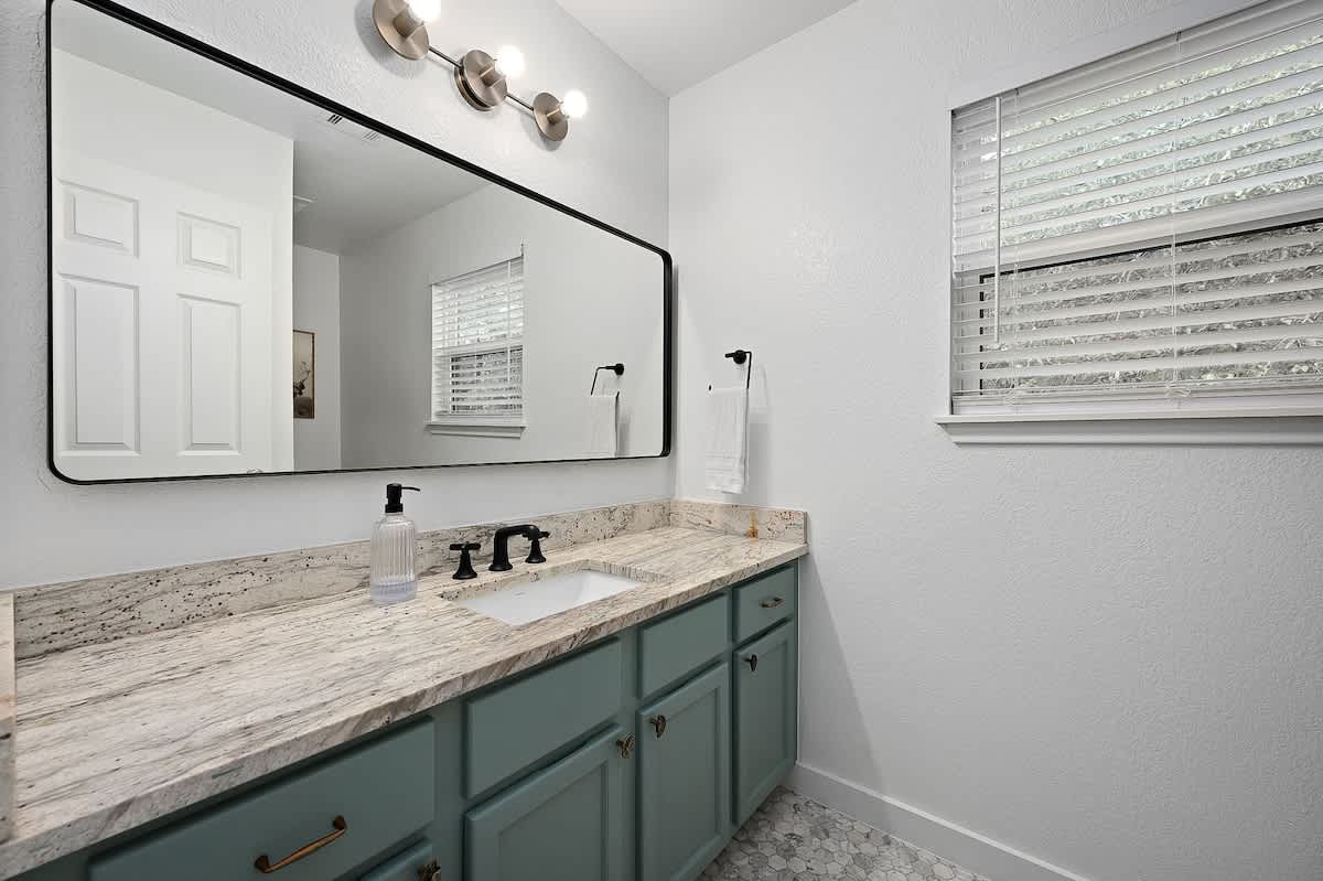 Designer Duplex - Pool, Fire Pit, Backyard Oasis #22