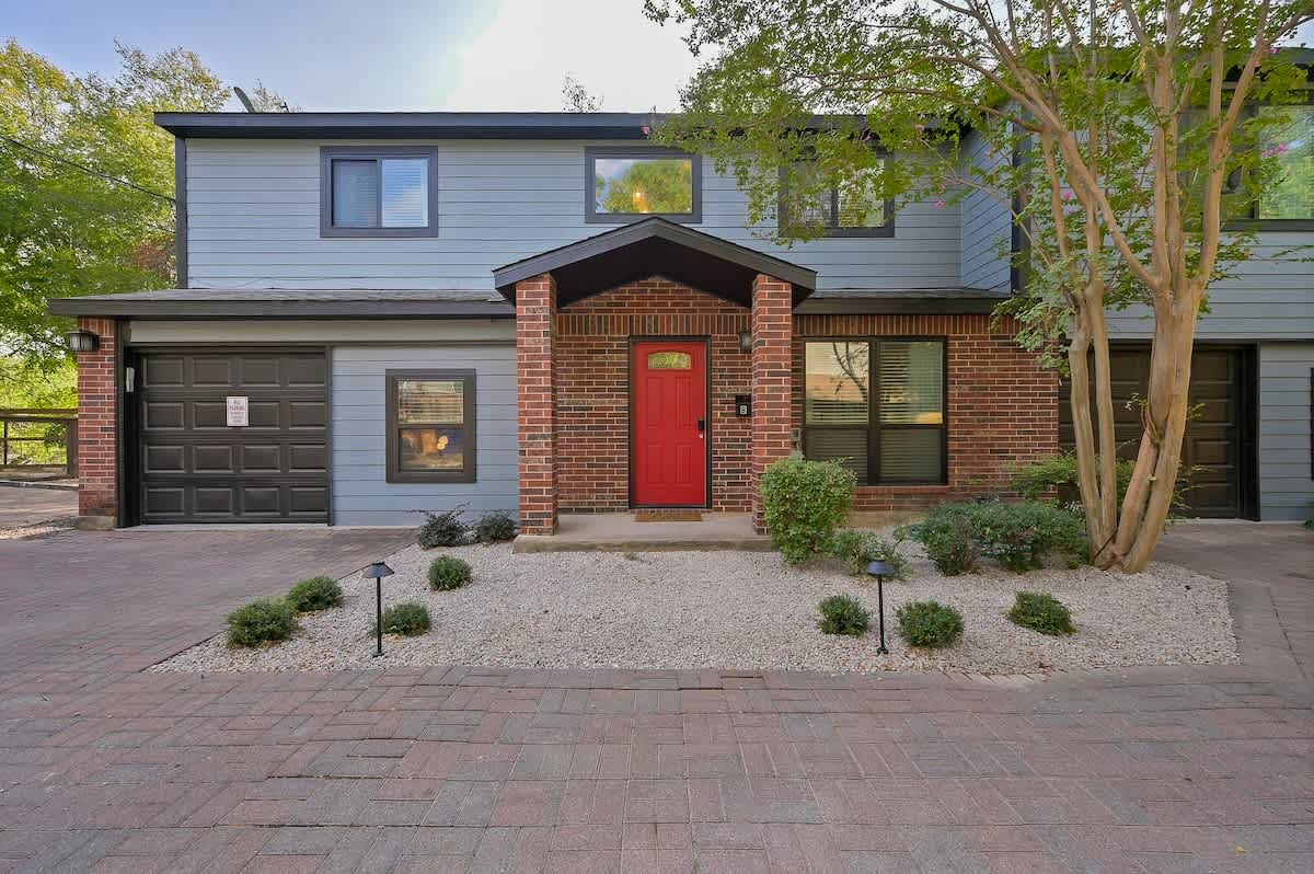 Designer Duplex - Pool, Fire Pit, Backyard Oasis #25